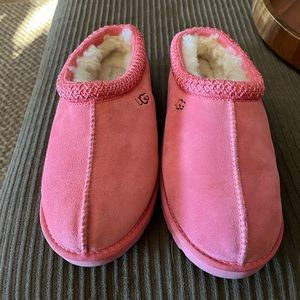 Womens size 9 pink slippers